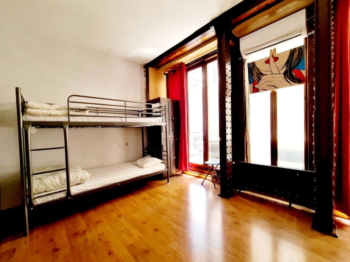Posto Letto in Dormitorio Misto con 6 Letti