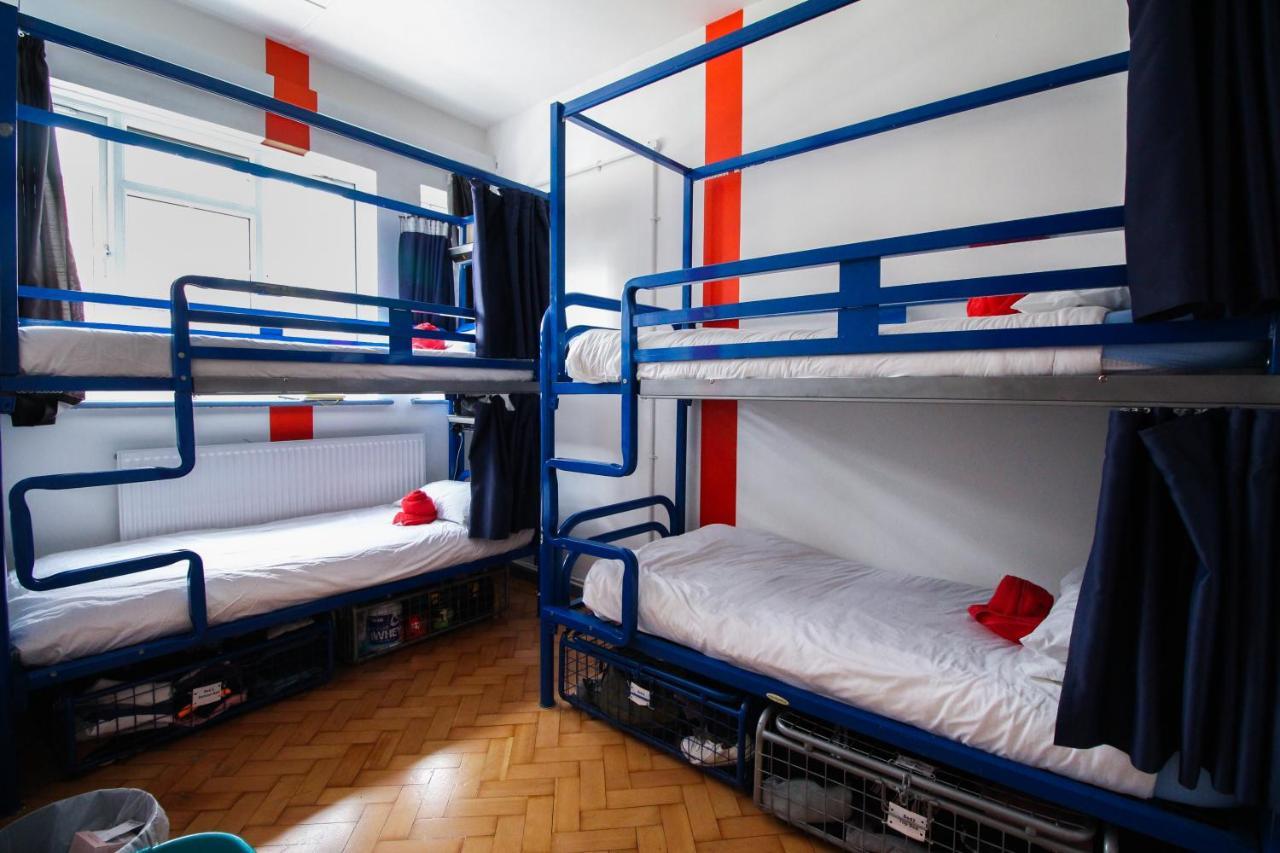 Posto Letto in Dormitorio Misto con 4 Letti