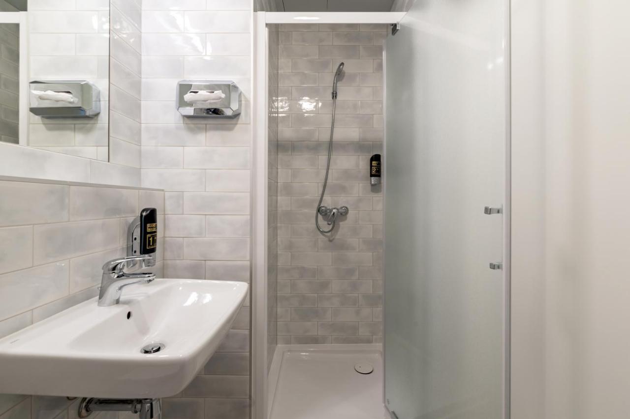 Posto Letto in Dormitorio con 4 Letti