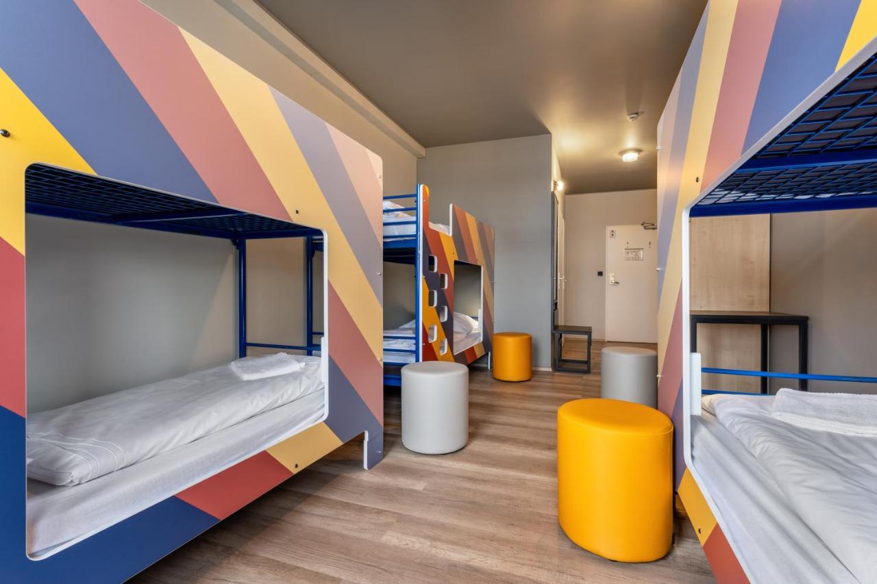 Posto Letto in Dormitorio Femminile con 6 Letti