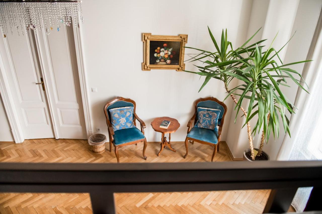 Posto Letto in Dormitorio con 6 Letti