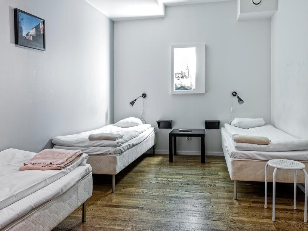 Camera Tripla con Bagno in Comune (Senza Finestre)