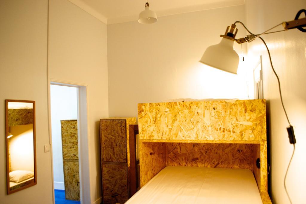 Posto Letto in Dormitorio Misto con 9 Letti