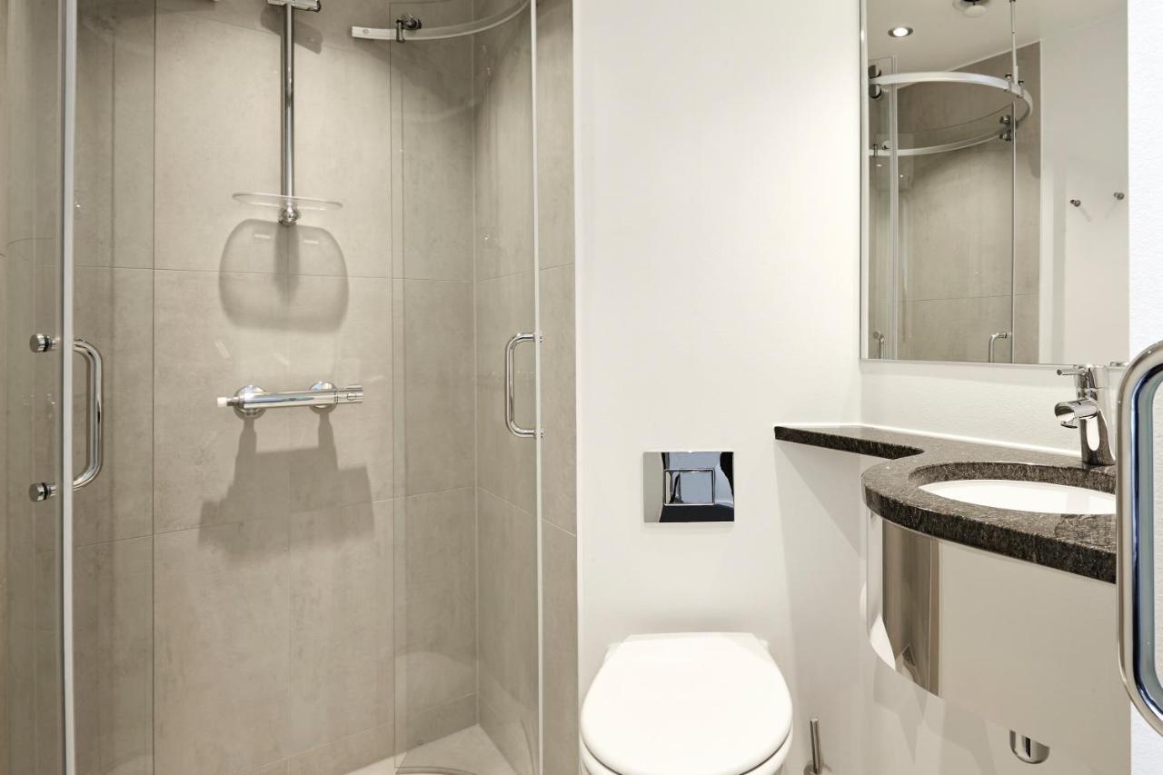 Camera Privata con 6 Letti e Bagno Privato