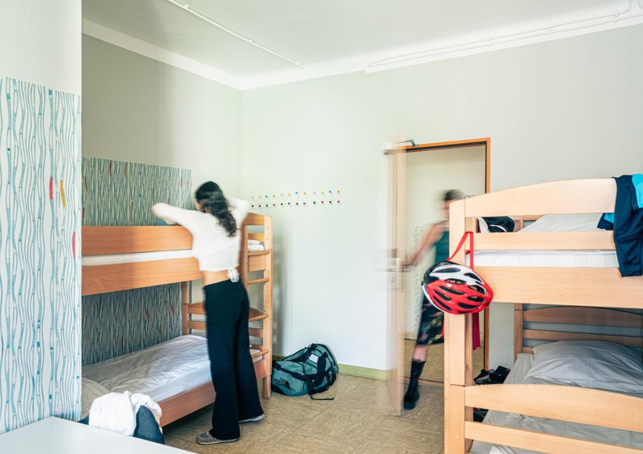 Posto Letto in Dormitorio Femminile per 6 Persone con Bagno in Comune