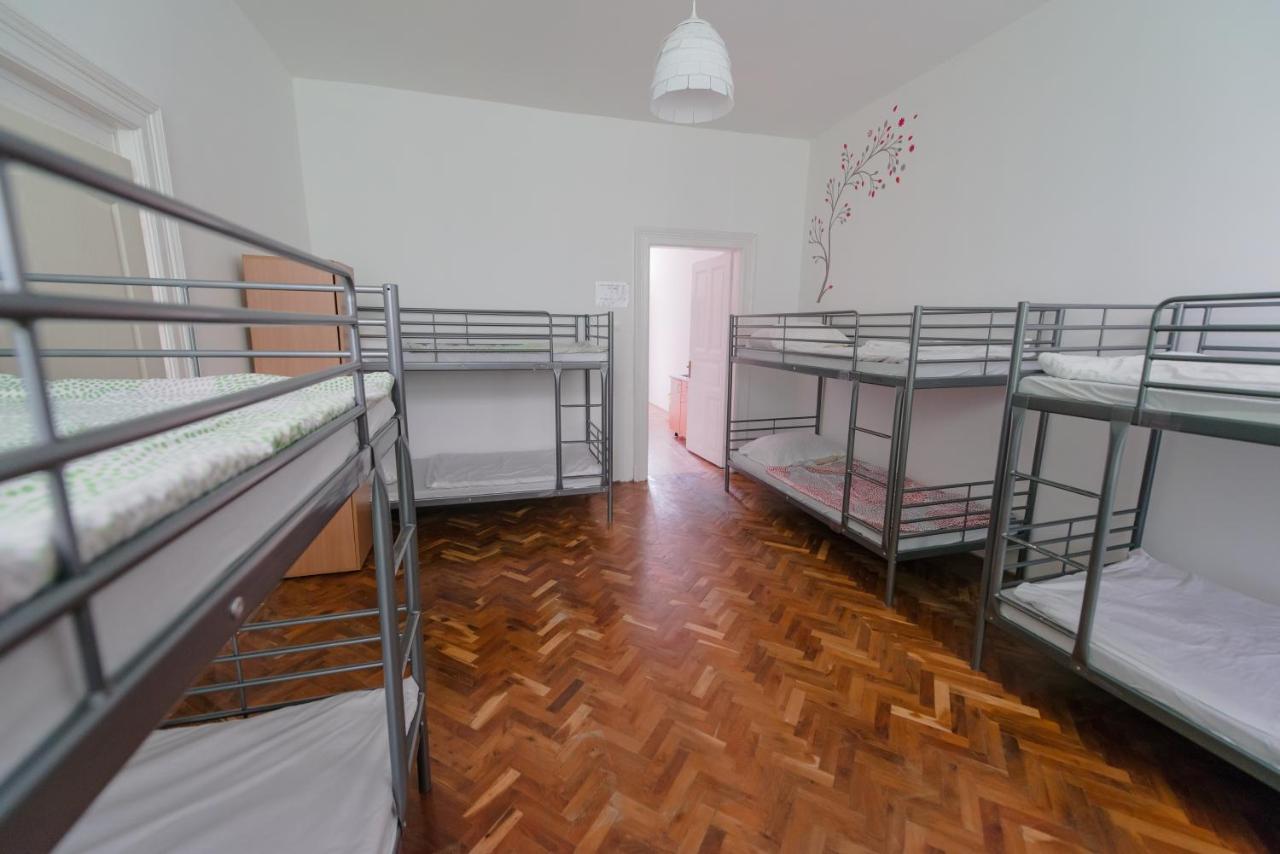 Posto Letto in Dormitorio per 14 Persone con Bagno in Comune