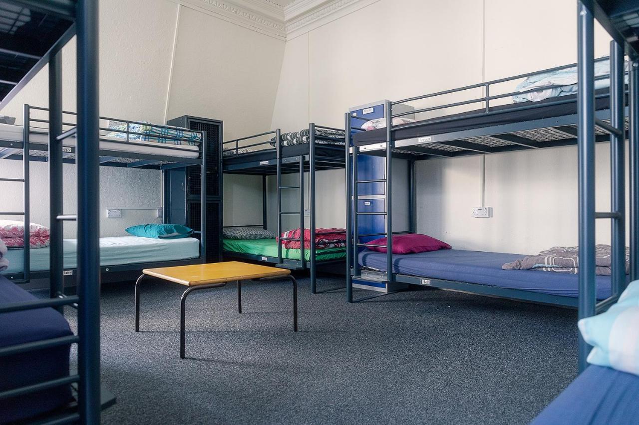 Posto Letto in Dormitorio Misto con 10 Letti