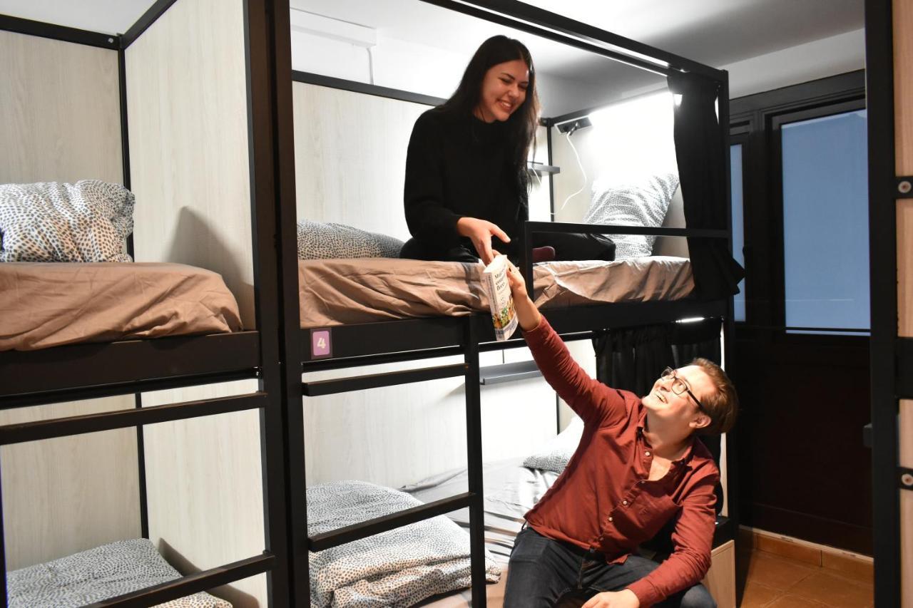 Posto Letto in Dormitorio con 6 Letti