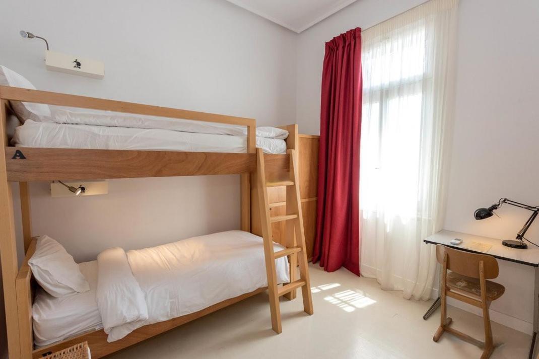 Posto Letto in Dormitorio Deluxe Misto con 4 Letti