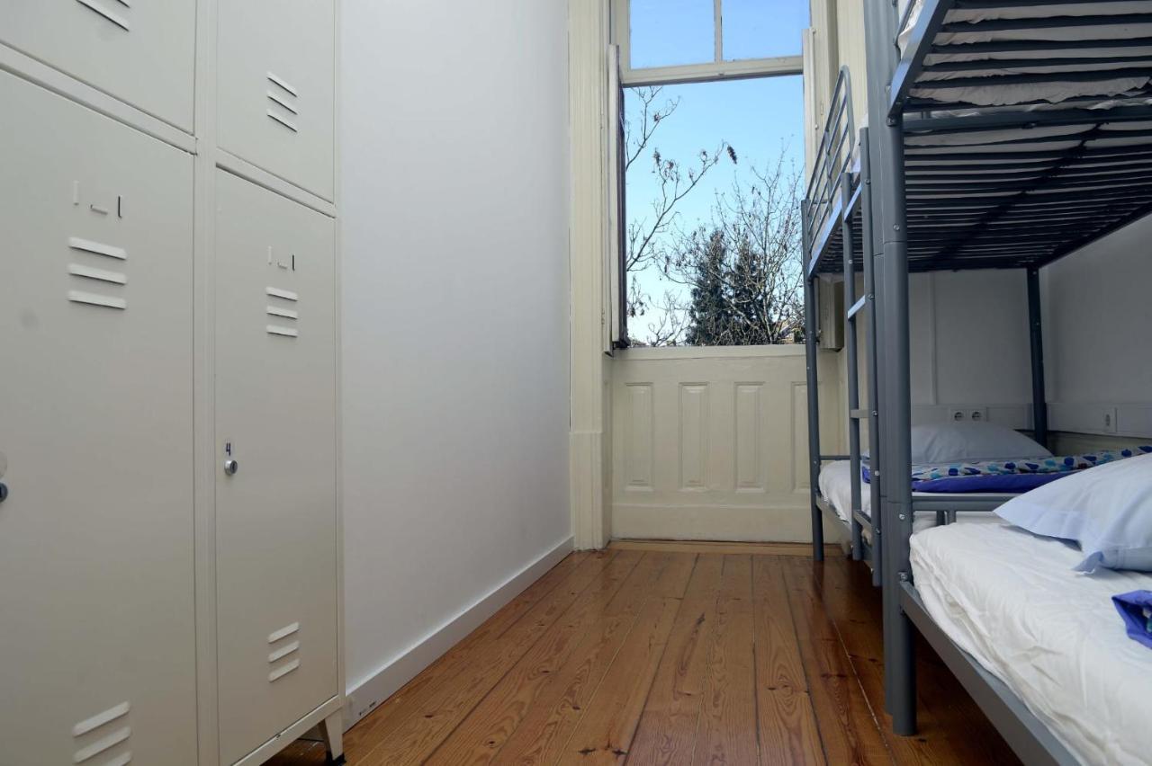 Posto Letto in Dormitorio con 4 Letti