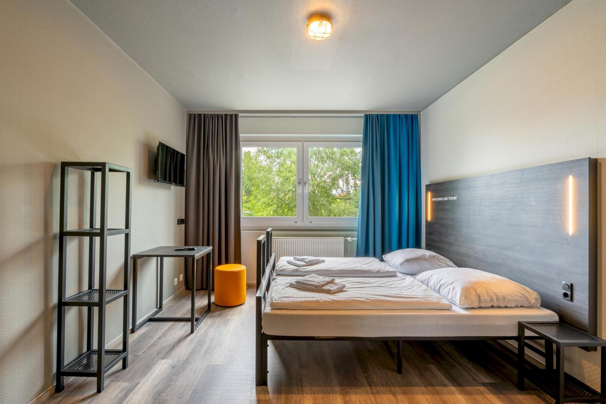 Twin Room,1589235219:JPEG