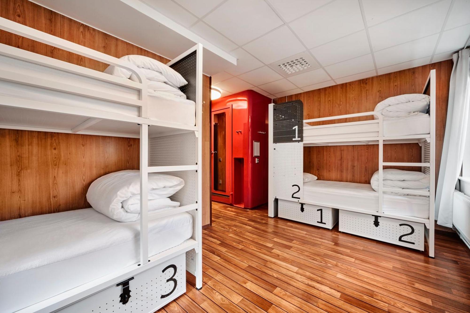 Dormitorio Misto con 6 Letti e Bagno Privato