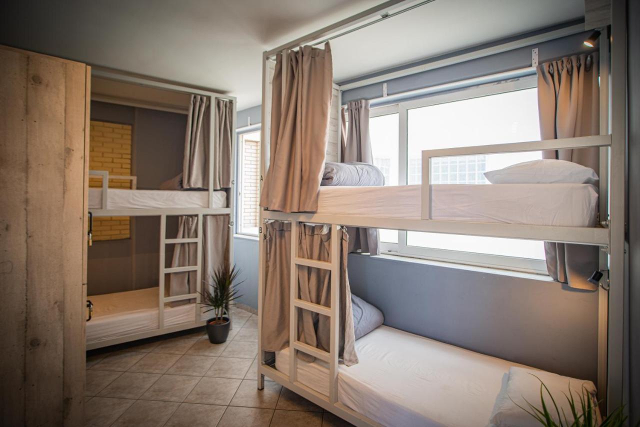 Posto Letto in Dormitorio Misto con 4 Letti