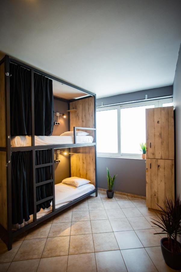 Posto Letto in Dormitorio Misto con 6 Letti