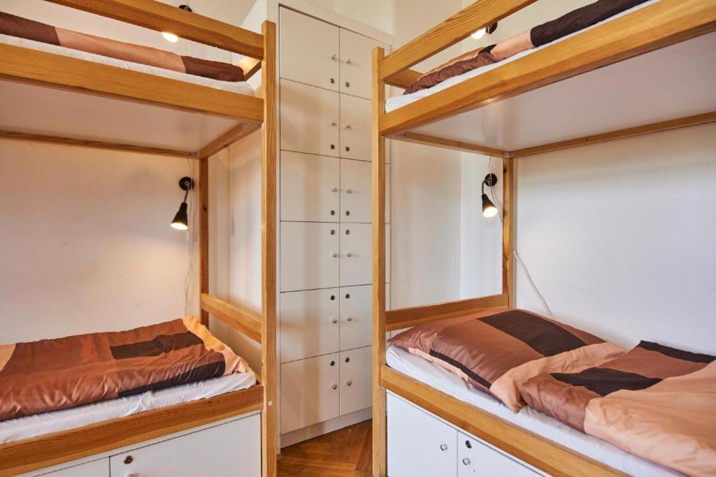 Posto Letto in Dormitorio Misto con 4 Letti