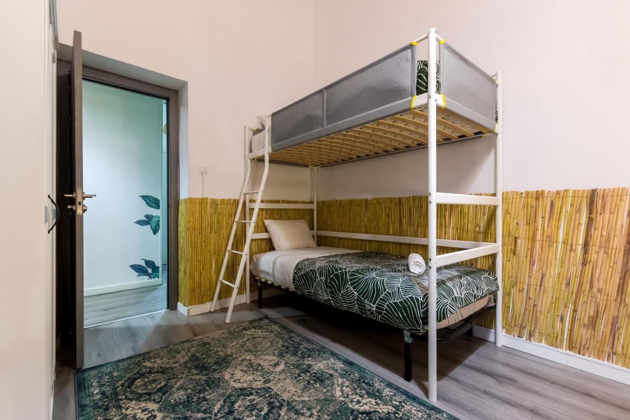 Posto Letto in Dormitorio con 6 Letti