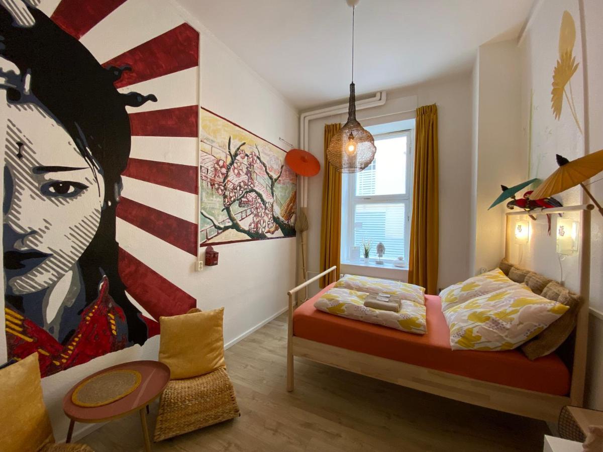 Camera Matrimoniale con Servizi Igienici in Comune