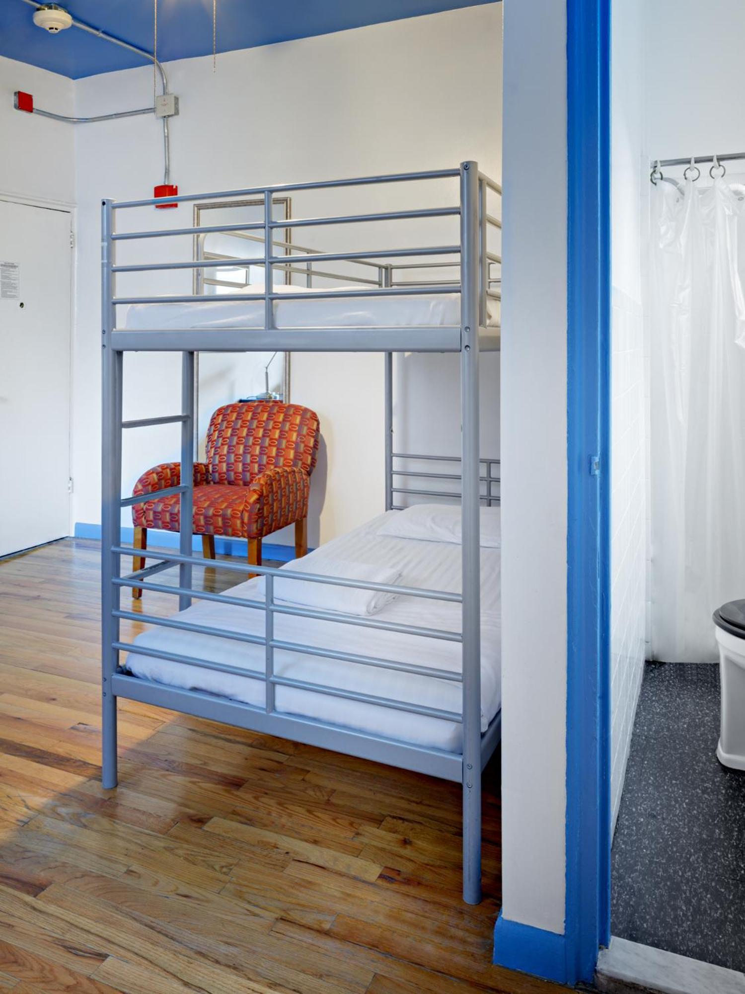 Letto Singolo in Dormitorio con 2 Letti e Bagno Privato
