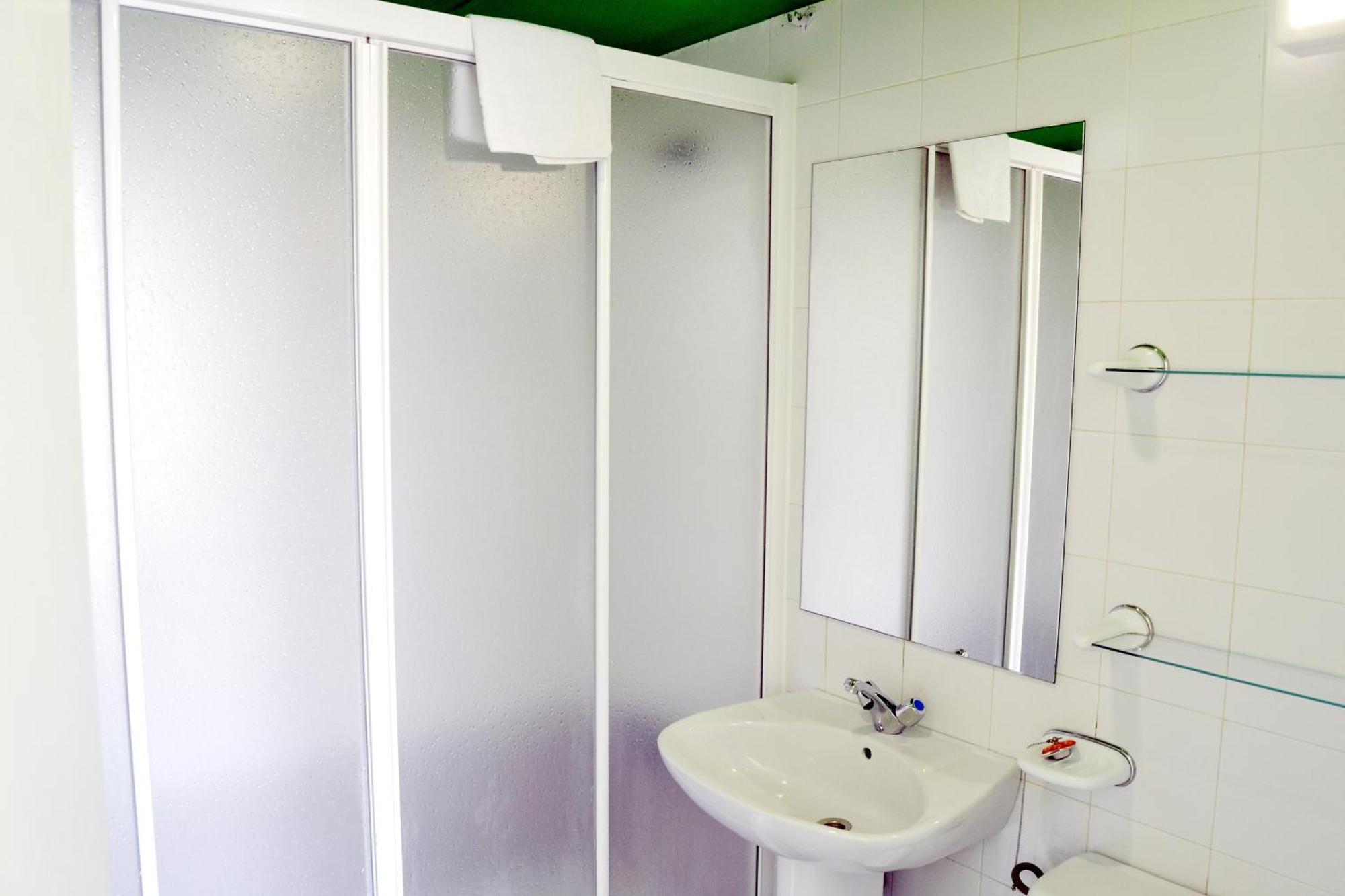 Camera Doppia con Letti Singoli con Bagno