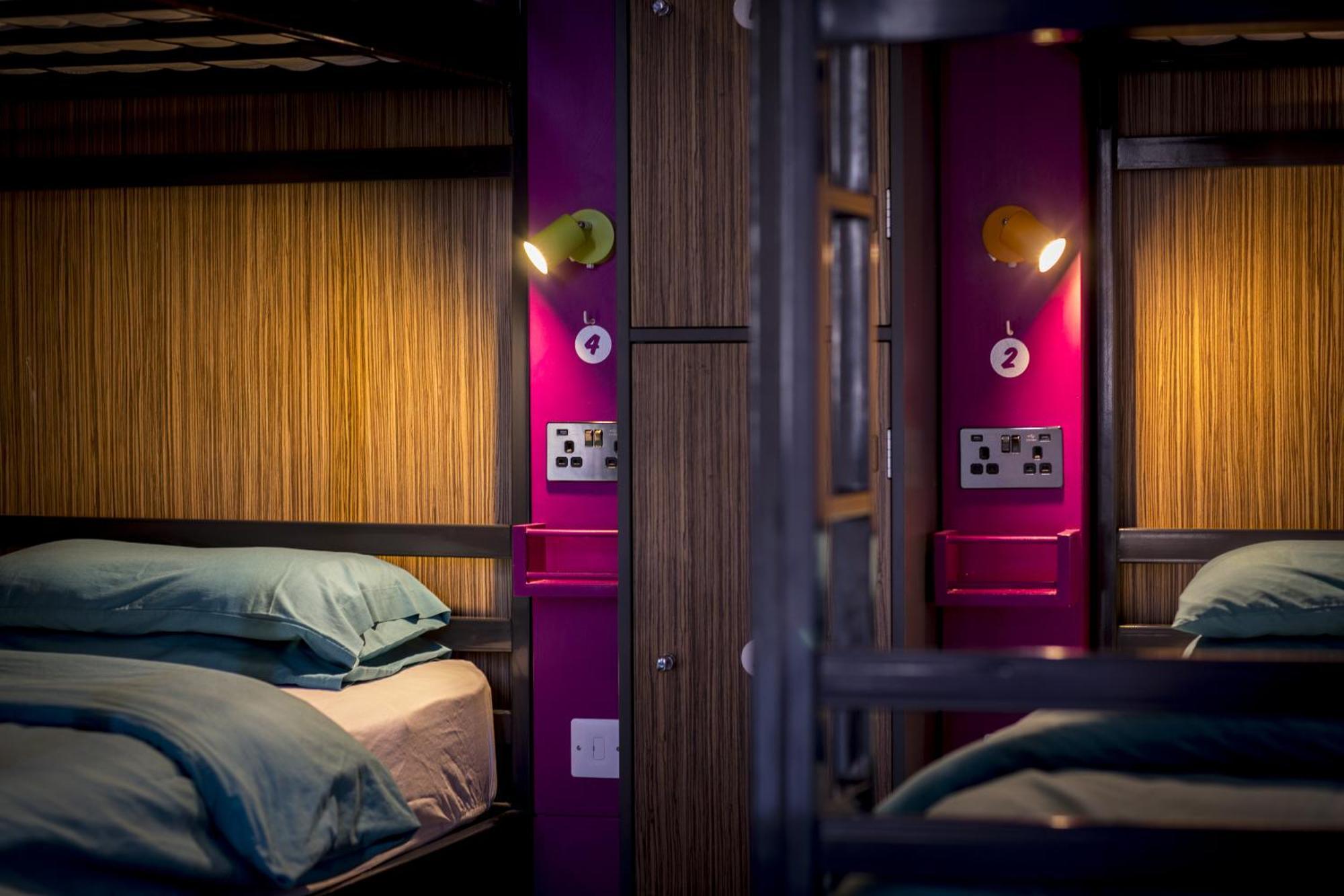 Posto Letto in Dormitorio con 4 Letti