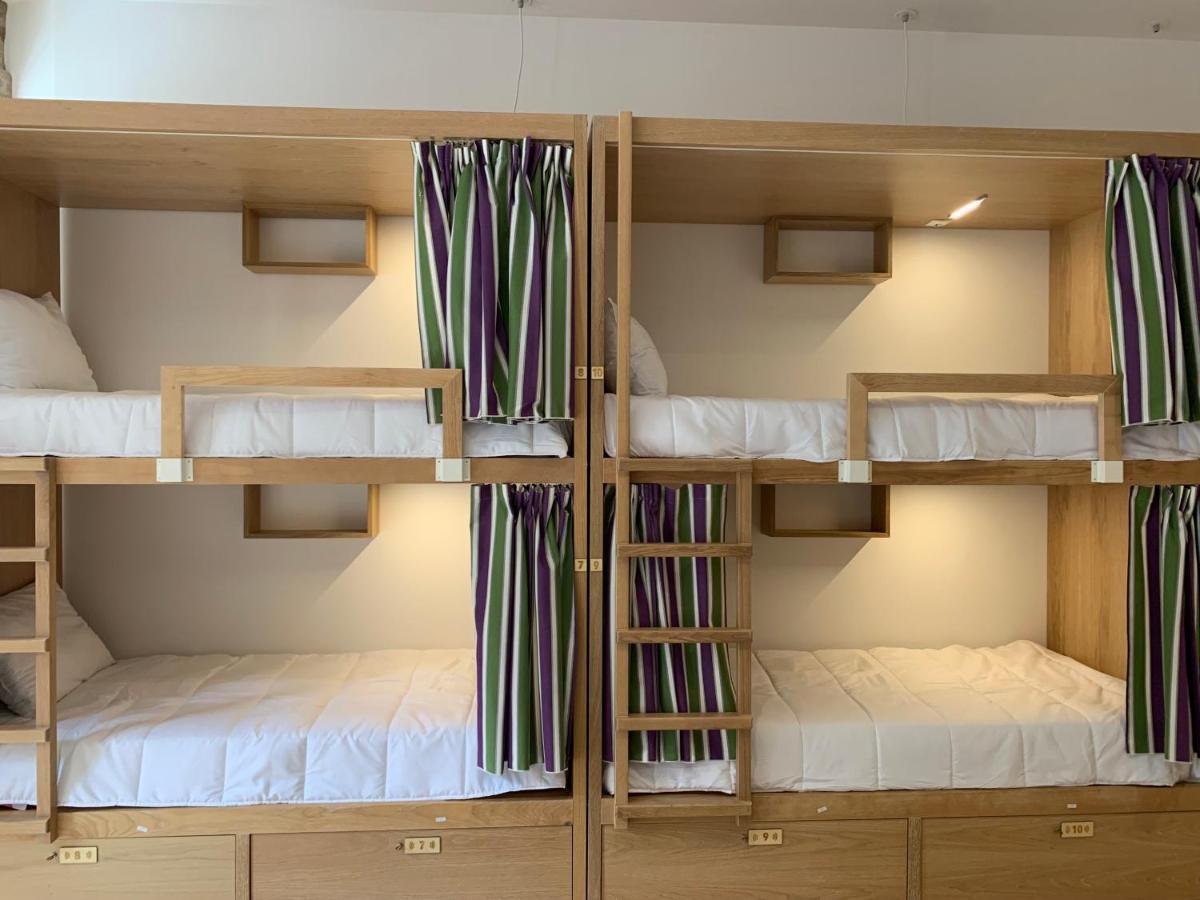 Posto Letto in Dormitorio Femminile con 12 Letti