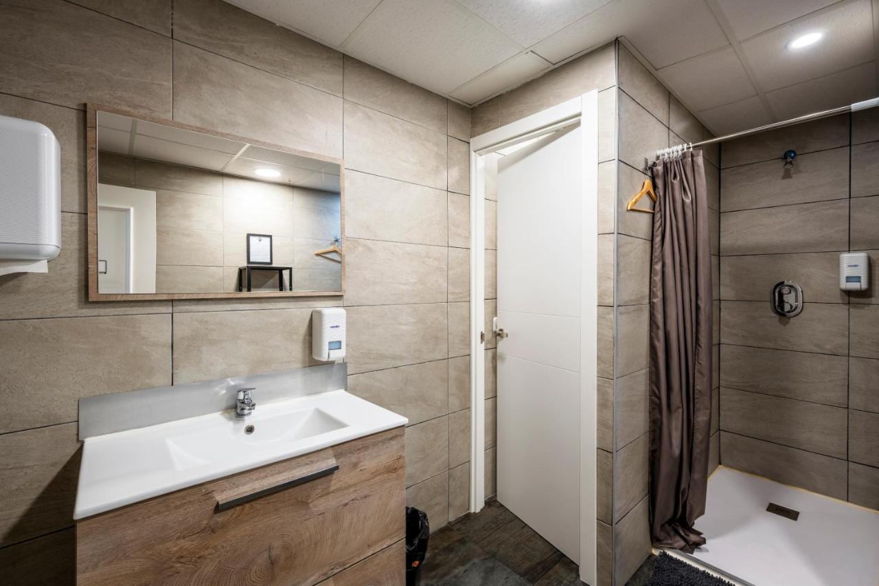 Posto Letto in Dormitorio Misto con 4 Letti