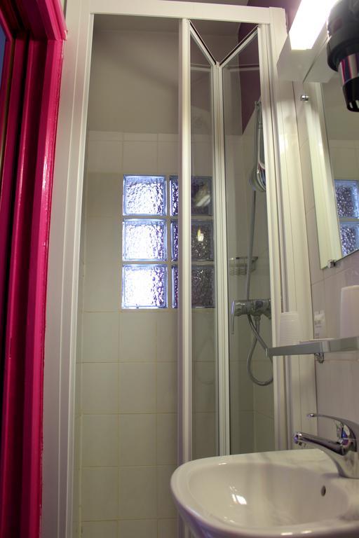 Camera Singola con Bagno Privato