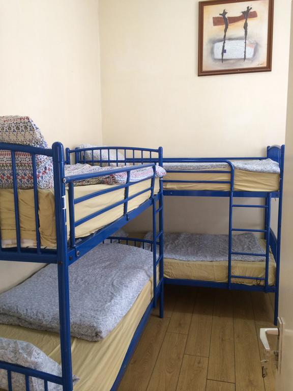 Posto Letto Singolo in Dormitorio Misto con 6 Letti