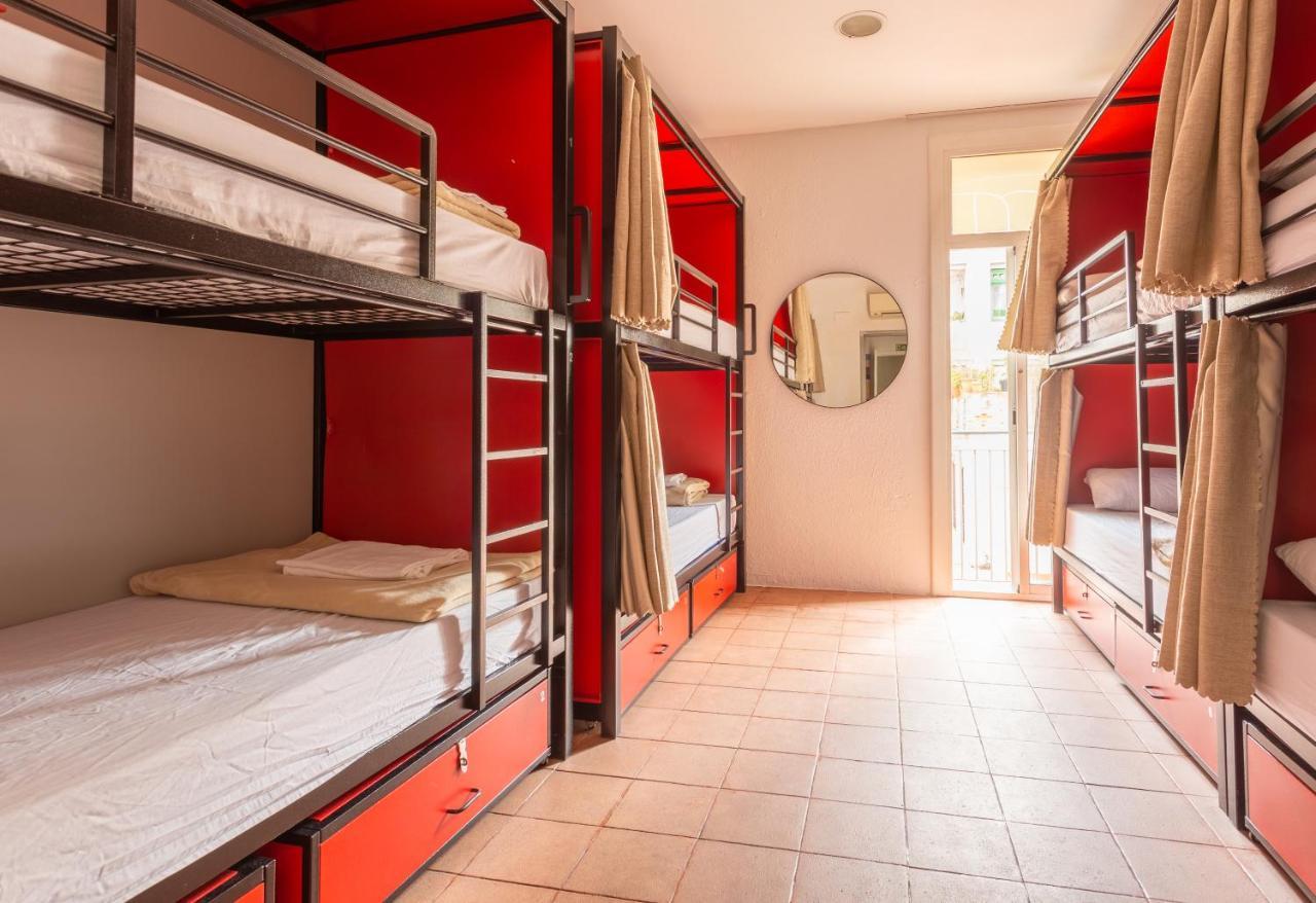 Posto Letto in Dormitorio Misto con 8 Letti