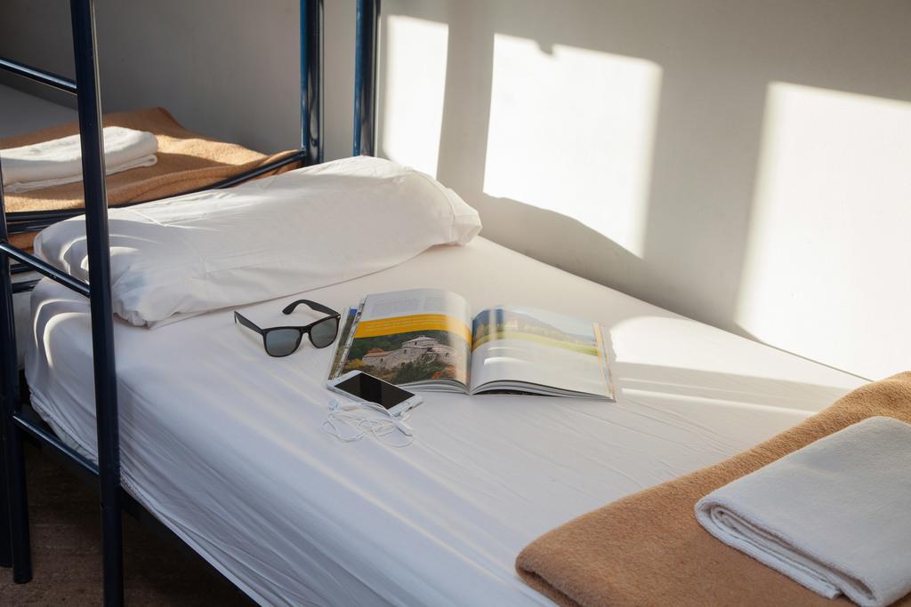 Posto Letto in Dormitorio Misto con 6 Letti