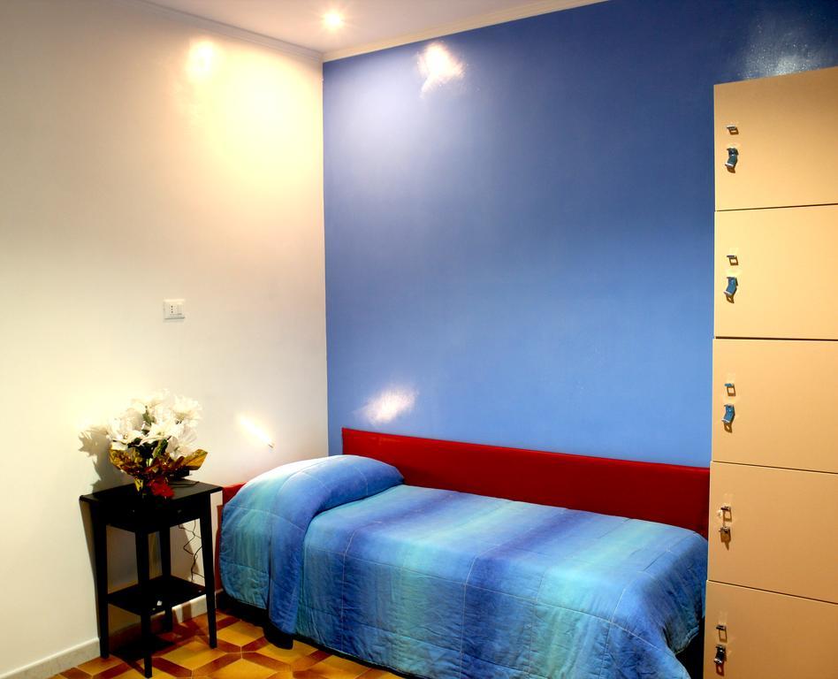 Posto Letto in Dormitorio Misto con 5 Letti