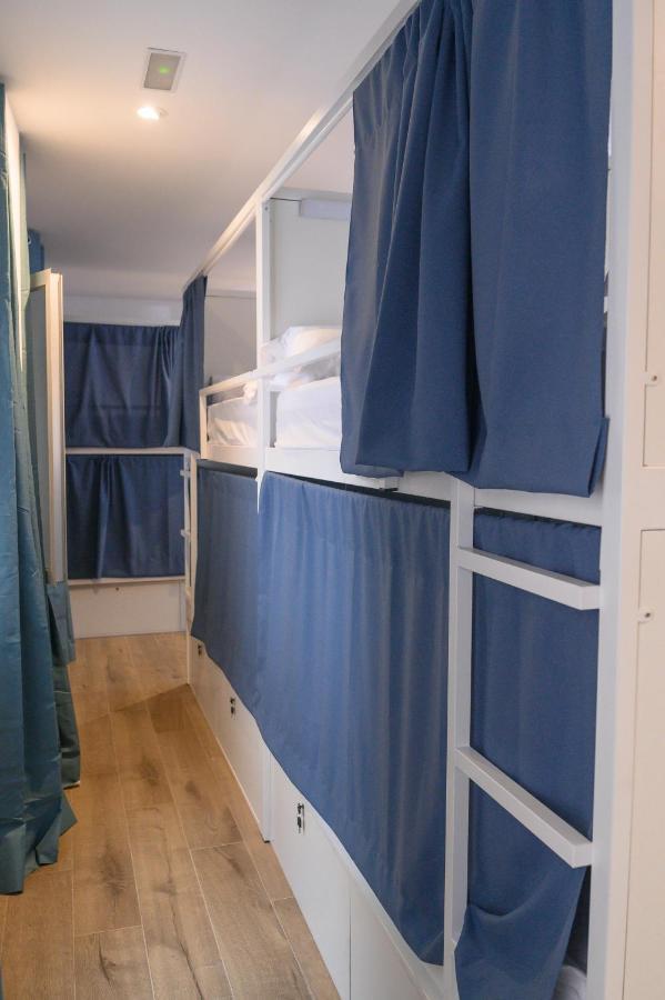 Posto Letto in Dormitorio Misto con 16 Letti