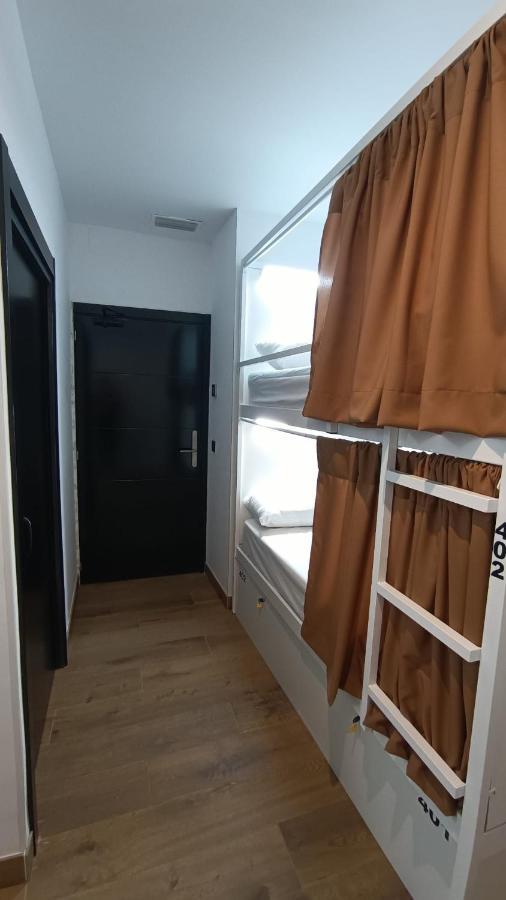 Posto Letto in Dormitorio Misto con 4 Letti