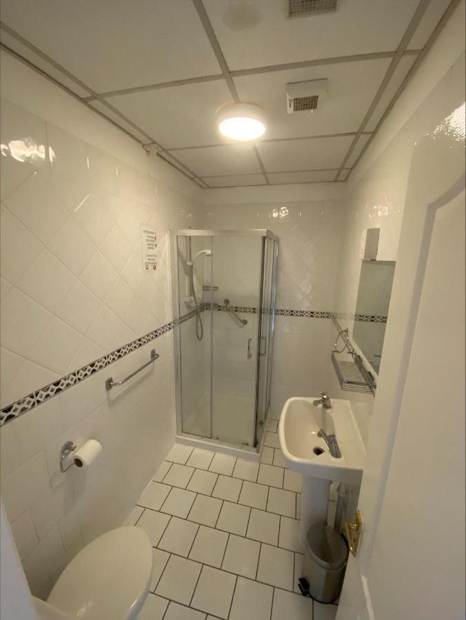Camera Doppia con Letti Singoli con Doccia