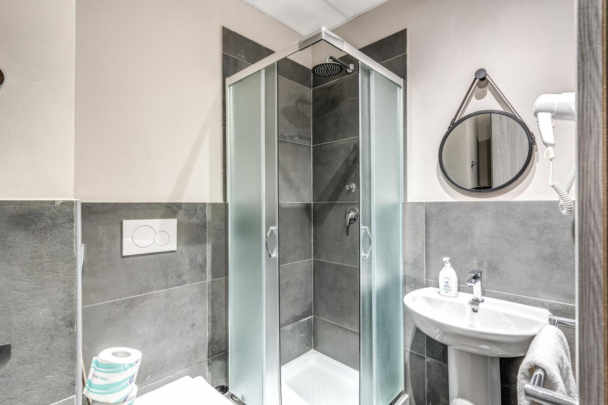 Posto Letto in Dormitorio Maschile per 4 Persone