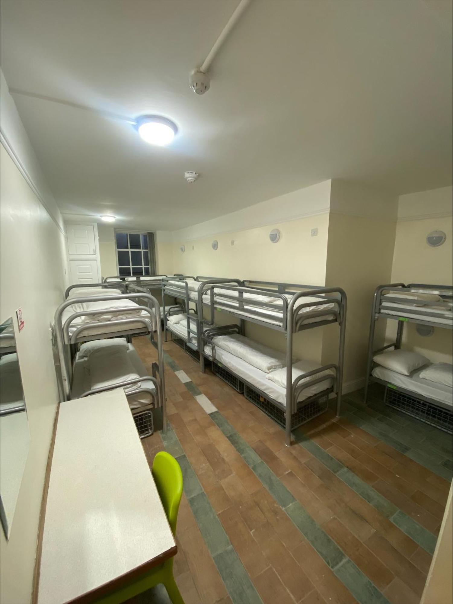 Dormitorio Misto con 10 Letti