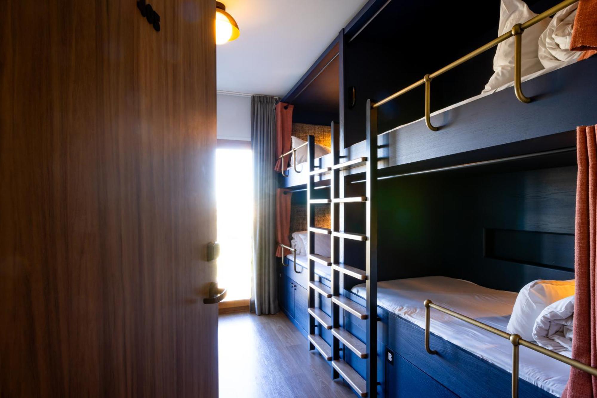 Letto Singolo in Dormitorio Maschile