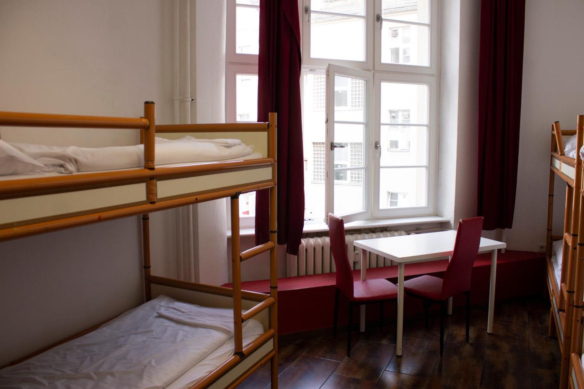 Posto Letto Singolo in Dormitorio Misto (8 persone)