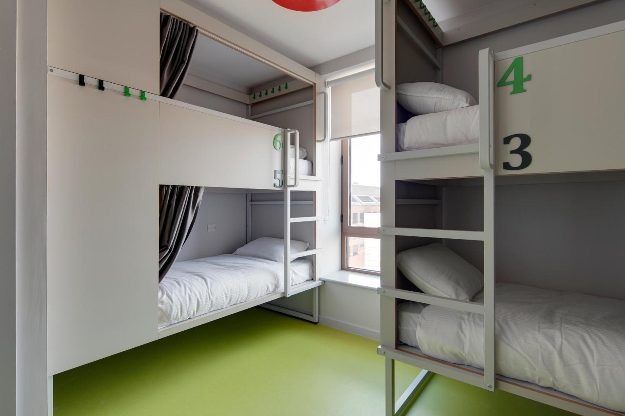 Posto Letto in Dormitorio Femminile con 4-6 Letti