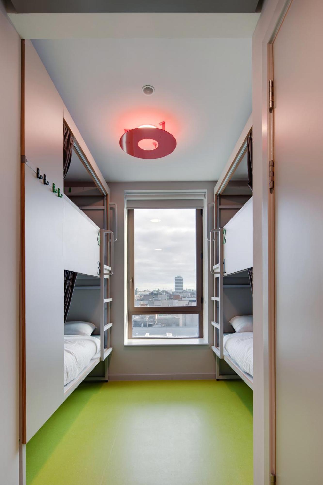 Posto Letto in Dormitorio con 4 Letti