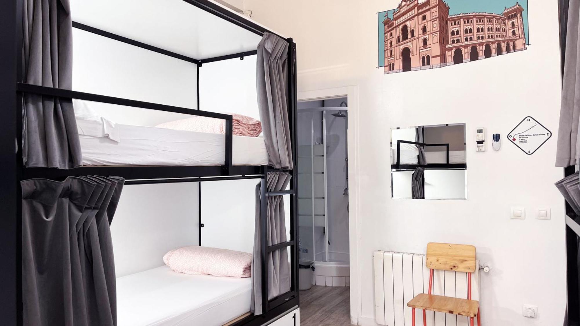 Posto Letto in Dormitorio Femminile con 6 Letti