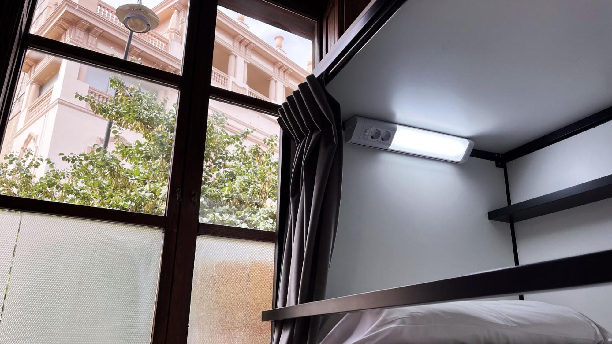 Posto Letto in Dormitorio Misto con 8 Letti