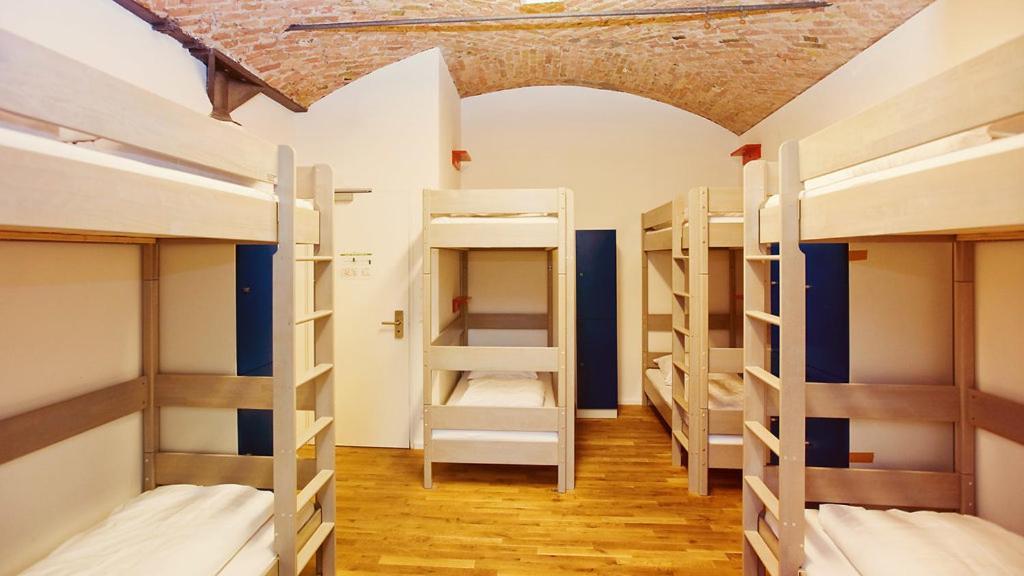 Letto Singolo in Dormitorio Misto (8 Letti) con Bagno in Comune sul Piano