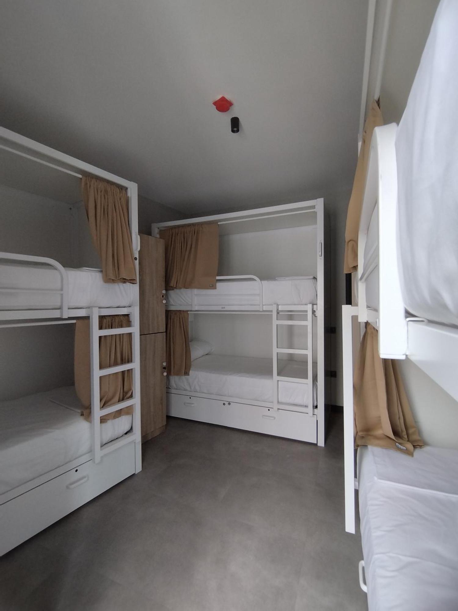 Posto Letto in Dormitorio Misto con 6 Letti