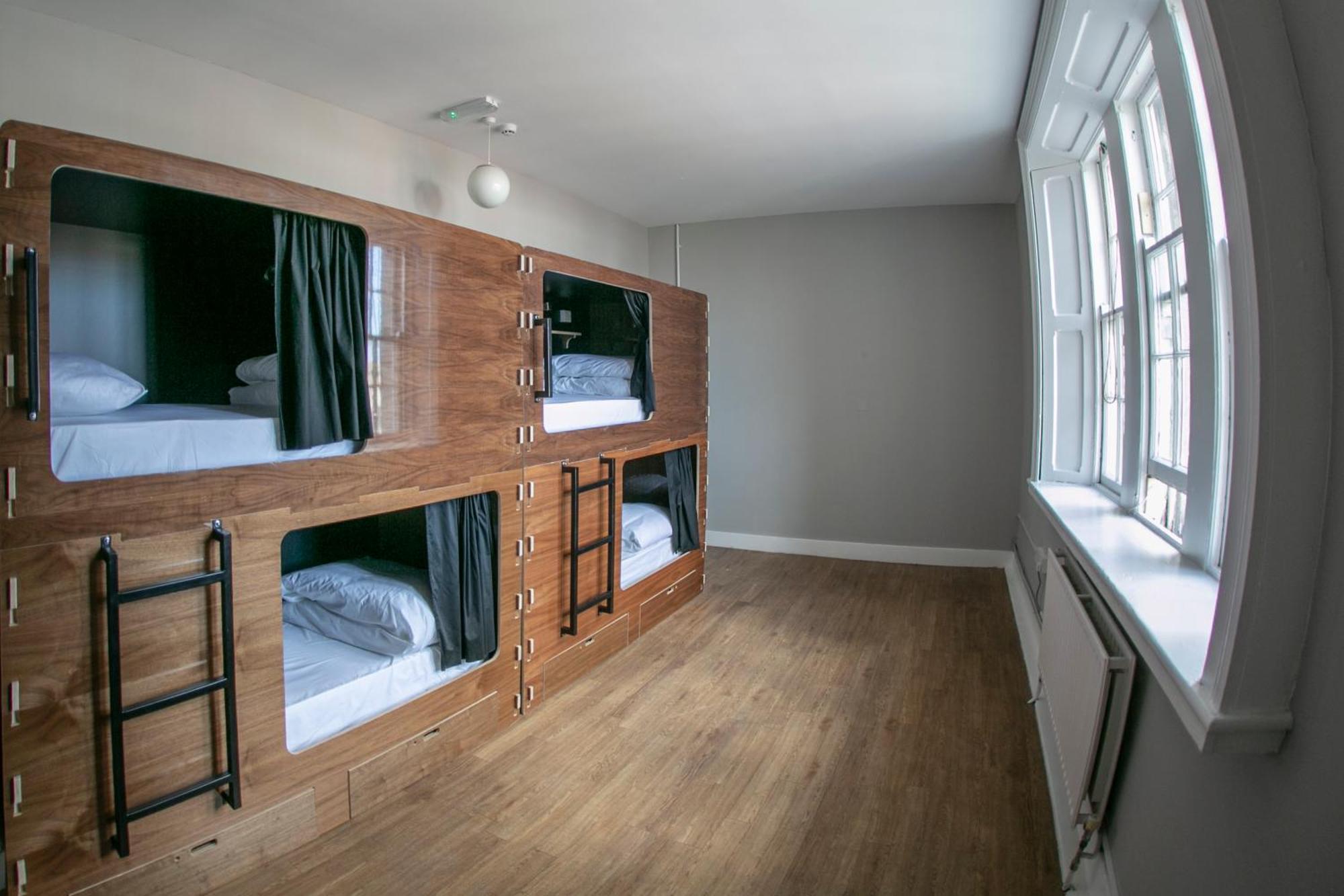 Bunk Bed a 4-Bed Female Dormitory Room,1593951621:JPEG