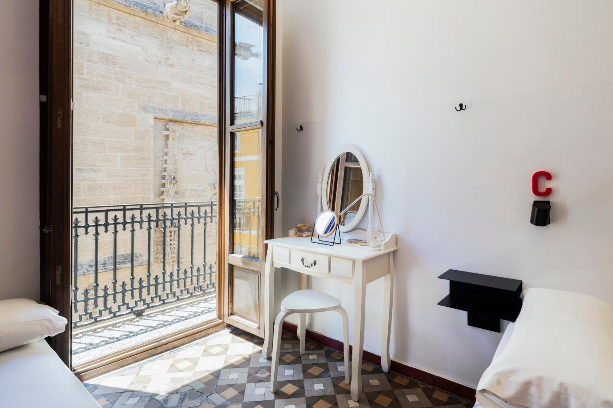 Letto Singolo in Dormitorio Femminile per 3 Persone