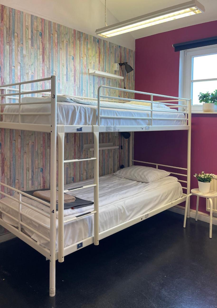 Posto Letto in Dormitorio Misto con 5 Letti