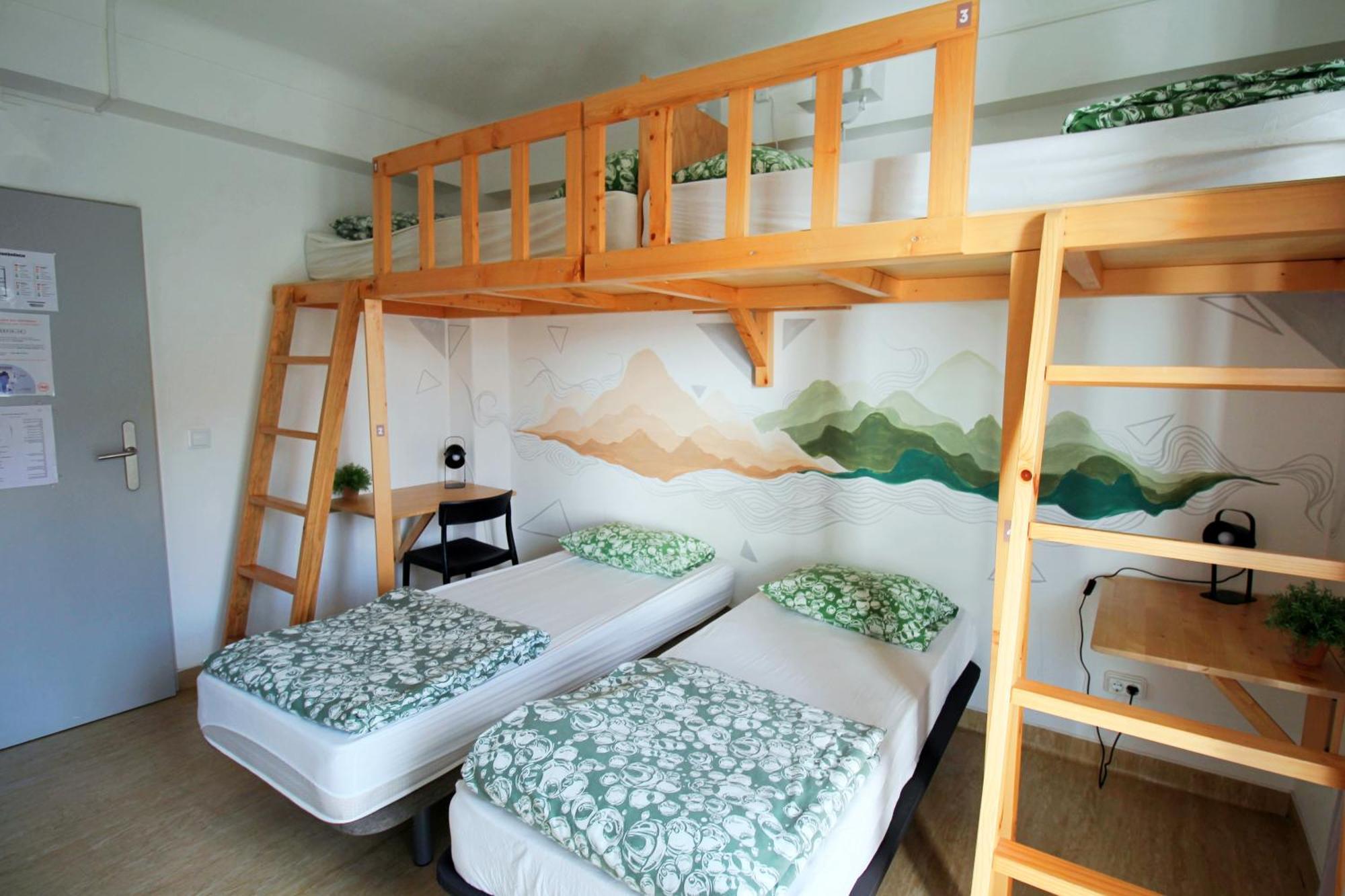 Posto Letto in Dormitorio Misto con 4 Letti