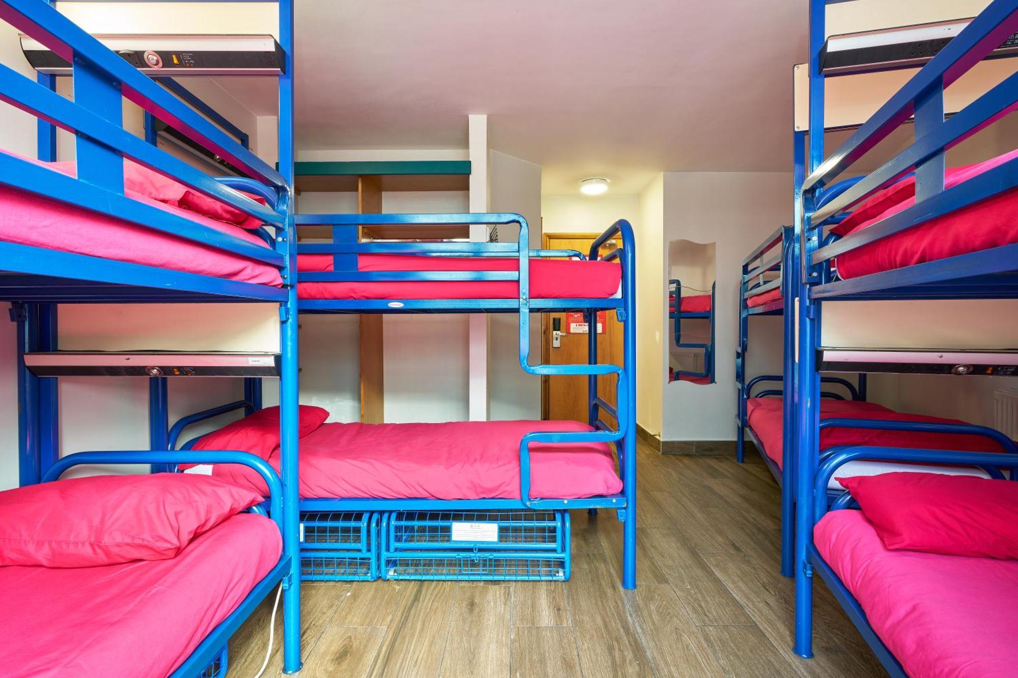 Posto Letto in Dormitorio Femminile con 8 Letti e Bagno Interno