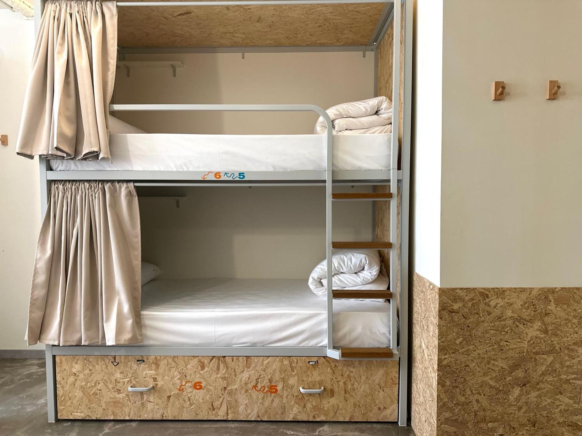Dormitorio Misto con 8 Letti